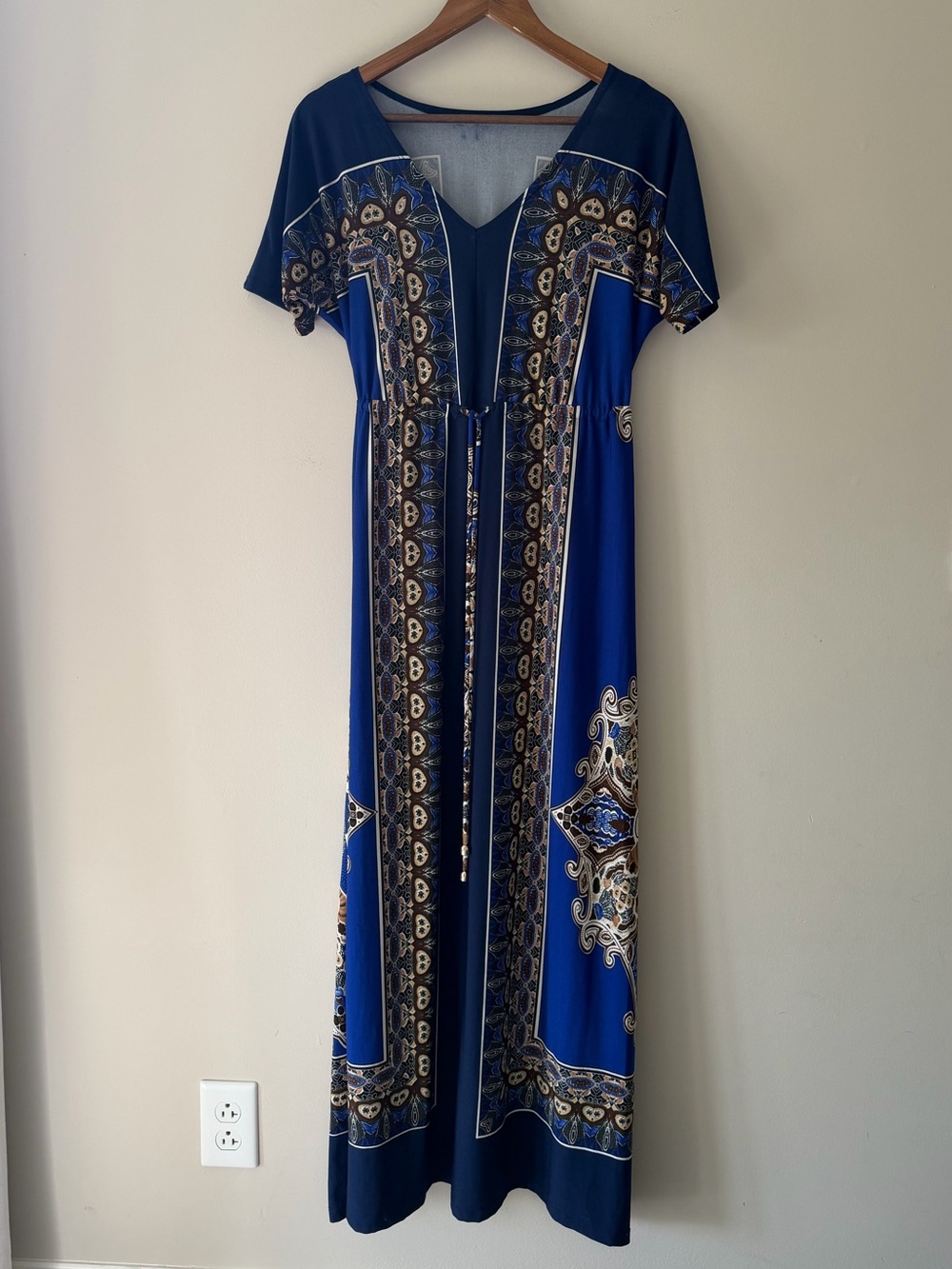 Blue and Tan Geometric Paisley Maxi Dress with V-Neck and Waist Tie Size Small